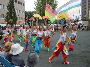 コカ・コーラ札幌国際大学のYOSAKOI演舞で華やかに開幕