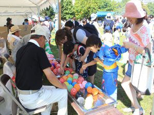 夏祭りに付きもののヨーヨー