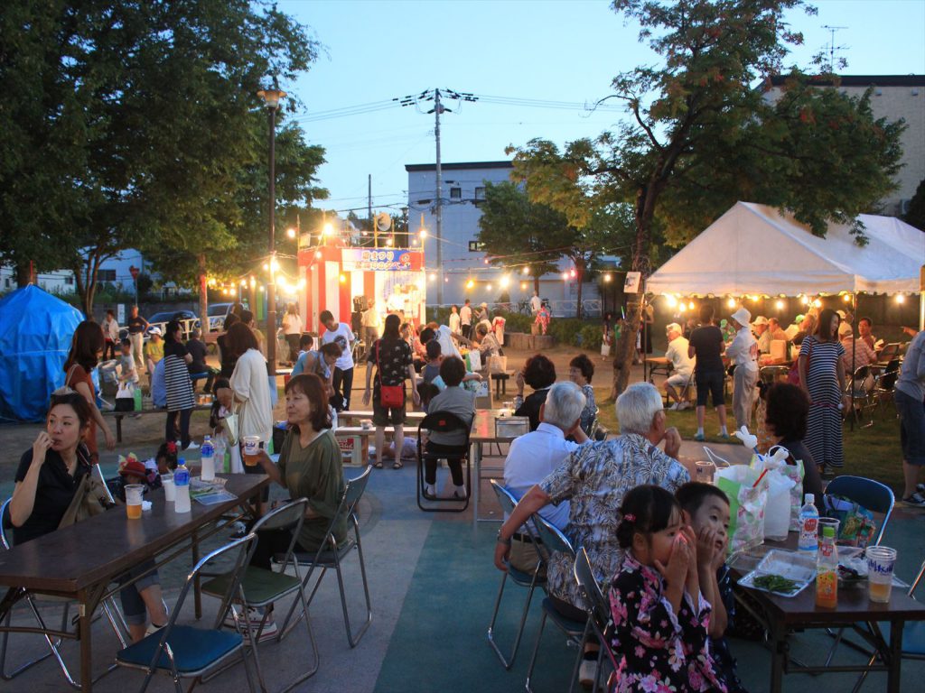 清田緑町内会の夏祭り盆踊りの夕べ=清田緑公園
