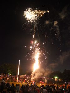 祭りを締めくくる花火大会