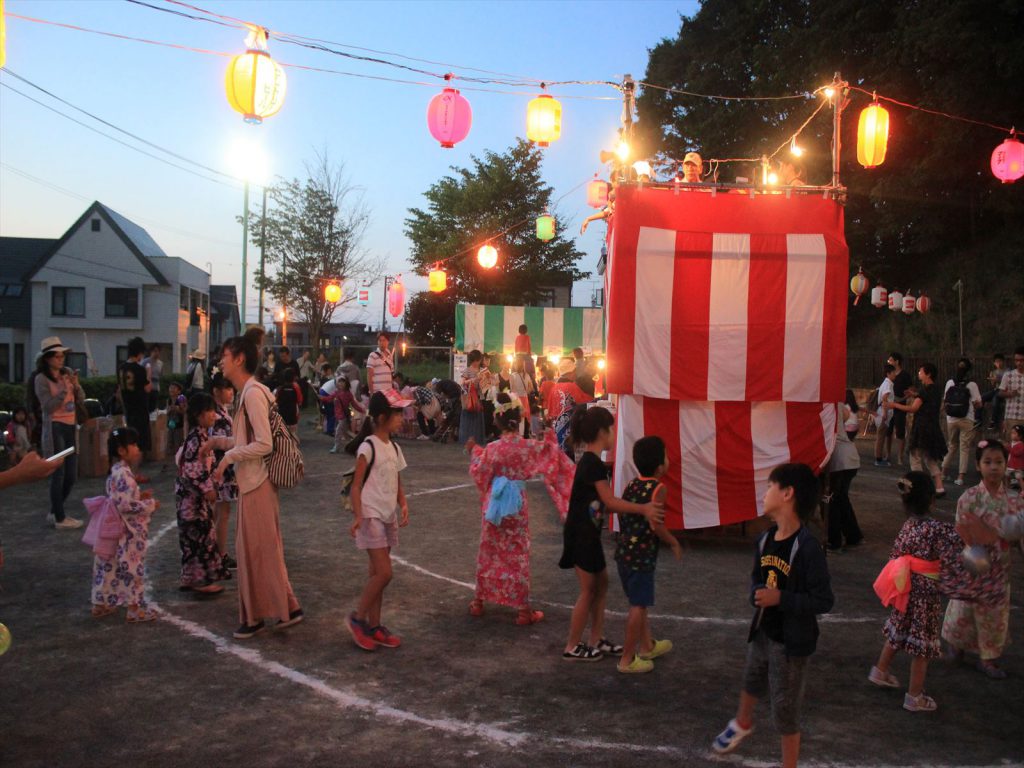 清田東町町内会の子供盆踊り＝清田あさひ公園