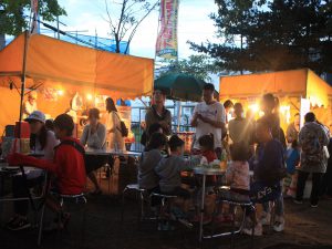 夜店のにぎわい