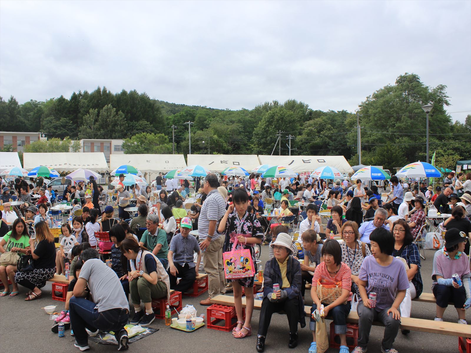 多くの人でにぎわったノビロ祭り=9月4日、清田区真栄