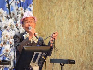 熱唱するお父さん