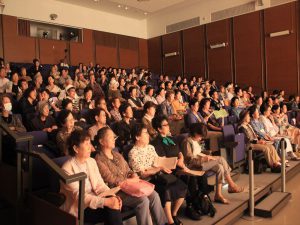 客席から「待ってました!」の掛け声