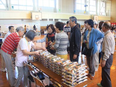 お弁当もご覧の人気