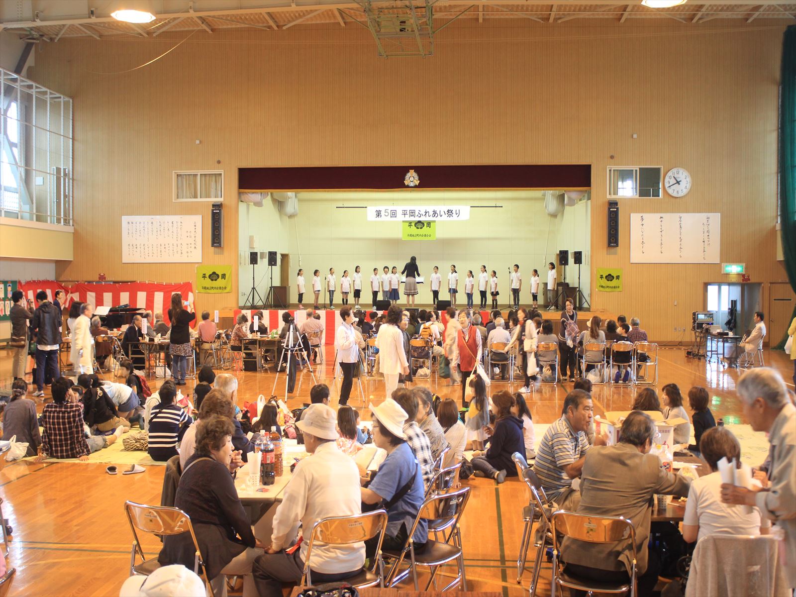 平岡中央小学校体育館で開催された第5回平岡ふれあい祭り