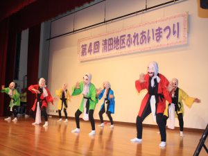 真栄寿会の皆さんのひょっとこ踊り