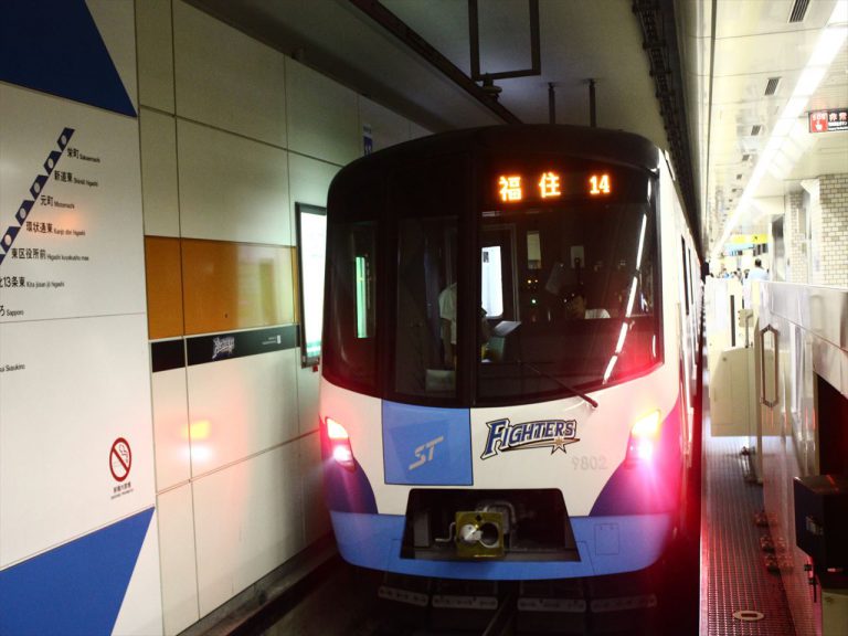 冬の札幌を支える「除排雪システム」と「地下鉄」のイメージ